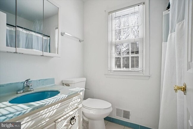 Building Photo - 1221 Forestville Dr