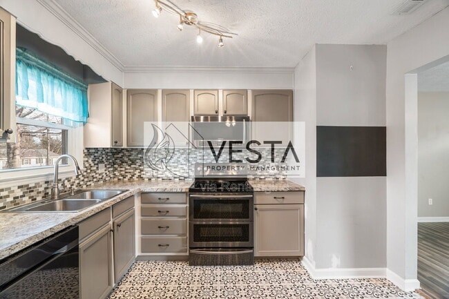 Building Photo - 35 E Silverleaf Dr