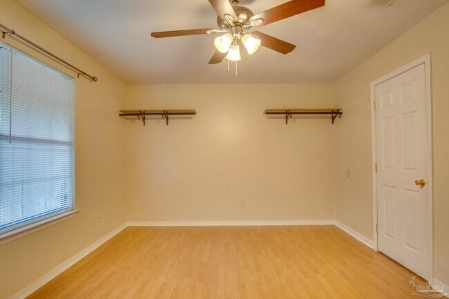Building Photo - 8111 Stonebrook Dr