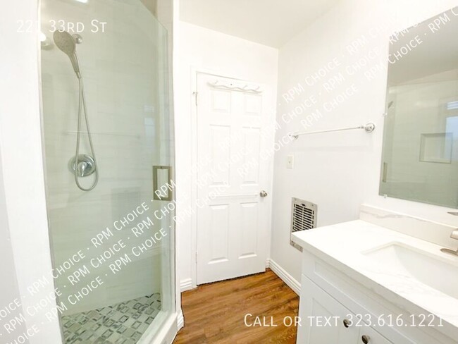 Building Photo - 221 33rd St