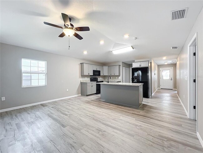 Building Photo - 7091 Tamarind Way