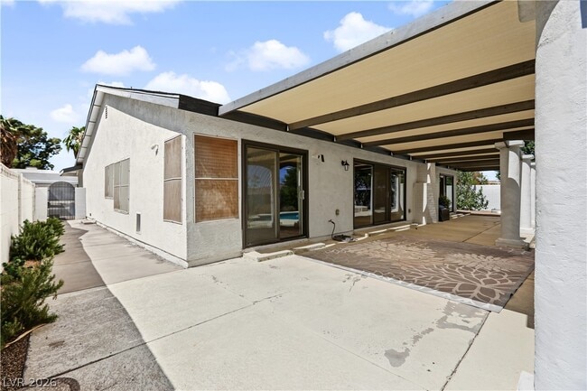 Building Photo - 4162 Ridgewood Ave