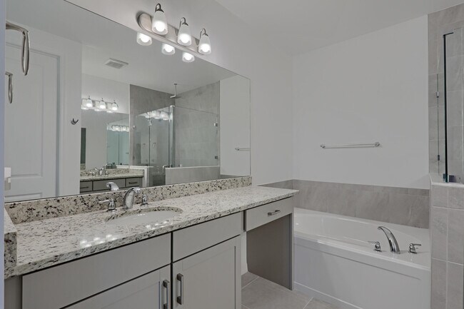 Building Photo - 12937 Trevi Isle