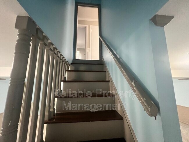 Building Photo - 222 Oakdale Ave