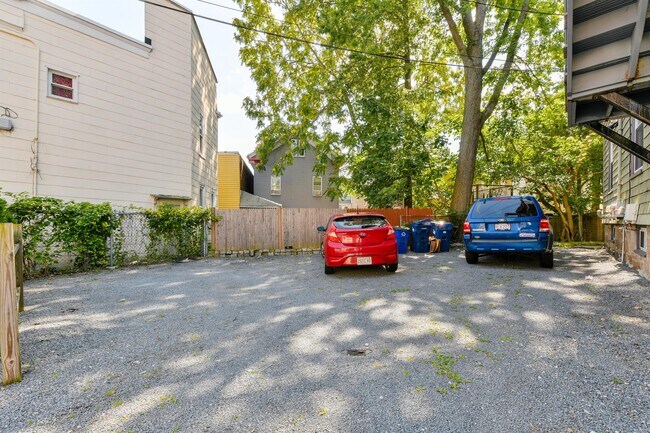 Building Photo - 14 Armstrong St