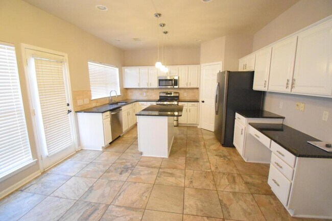 Building Photo - 6827 Braddock Ln