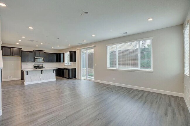 Building Photo - 1606 Lion St