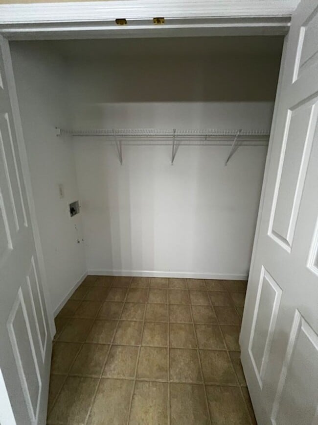 Building Photo - 2 Bedroom 2 Bath Duplex with Garage