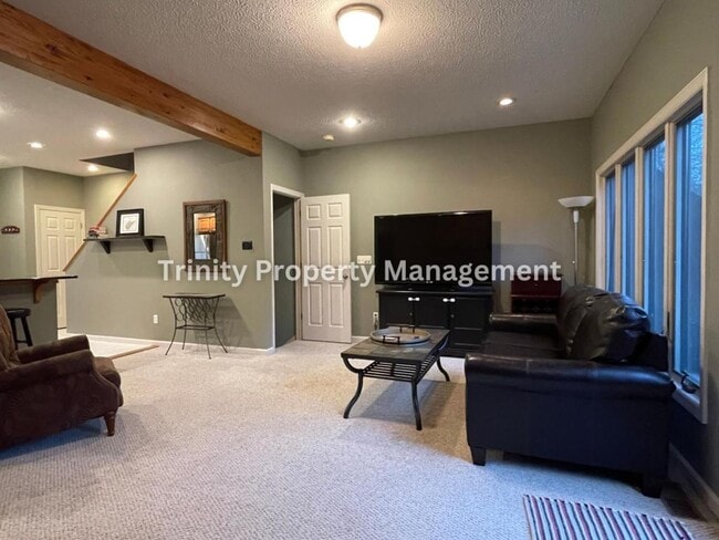 Building Photo - 206 Aaron Smith Dr