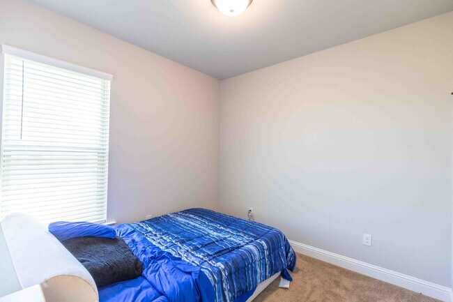 Building Photo - Beautiful 3 bed/2 bath home in Legacy Pointe