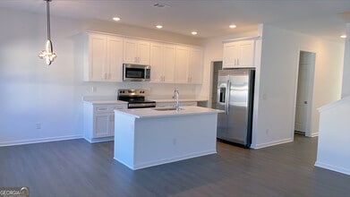 Building Photo - 15 Sandstone Dr