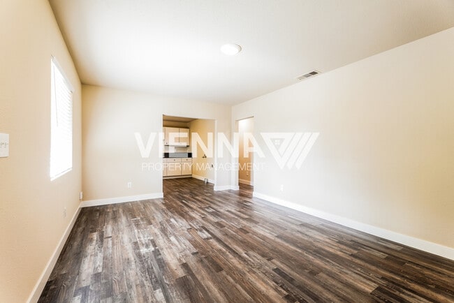 Building Photo - 500 4th St