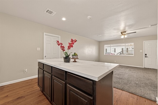 Building Photo - 10 Ferguson St