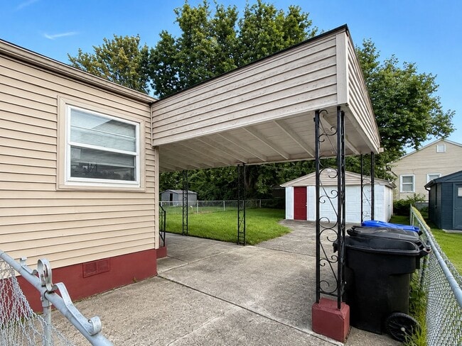 Building Photo - Creel Ave.