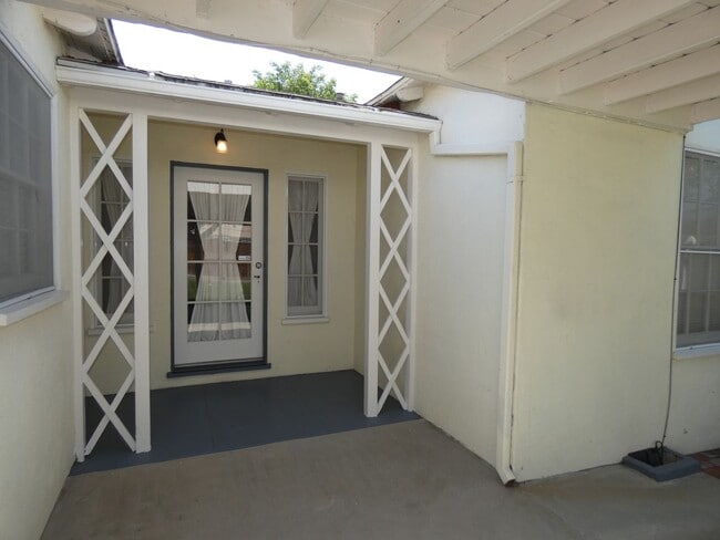 Building Photo - *Available NOW in Whittier!*