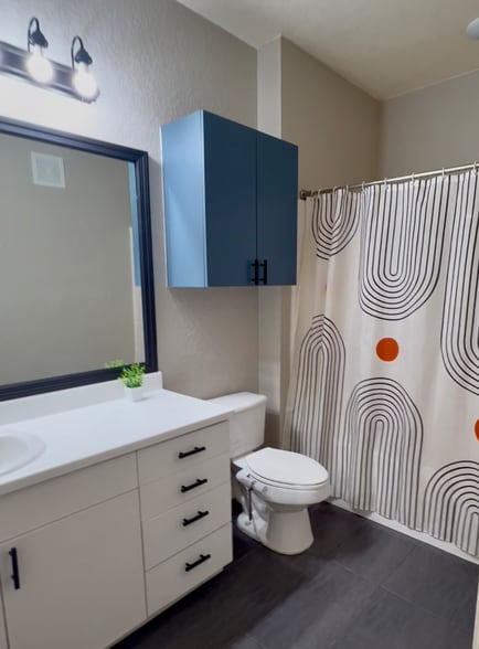 Building Photo - 860 N Orange Ave