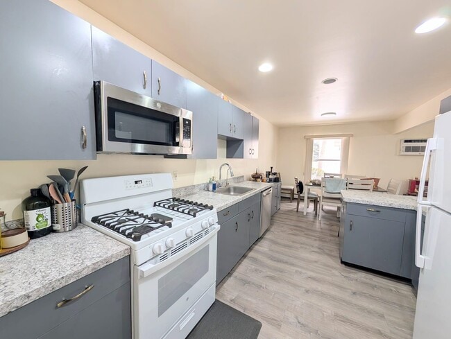 Building Photo - 125 Riverview Ct