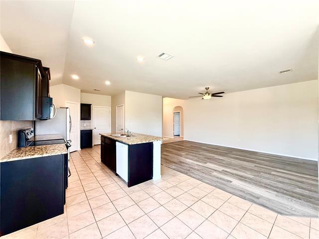 Building Photo - 240 Crowfoot Dr