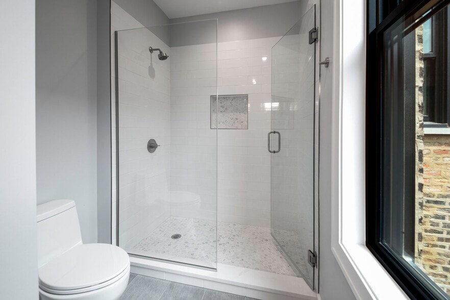 Building Photo - 1339 N Noble St