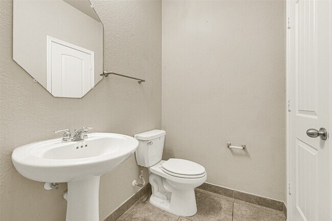 Building Photo - 17002 Devon Dogwood Trail