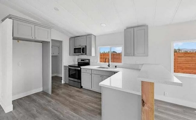 Building Photo - COMING SOON - Newly Remodeled 2 Bedroom 2 ...