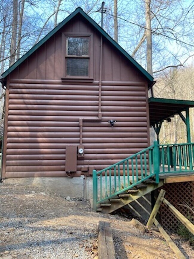 Building Photo - Country Living!!