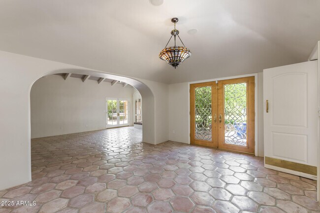 Building Photo - 49 Biltmore Estates Dr