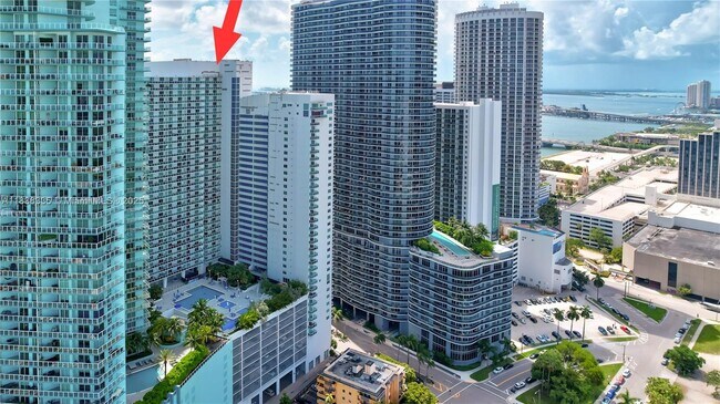 Building Photo - 1800 N Bayshore Dr
