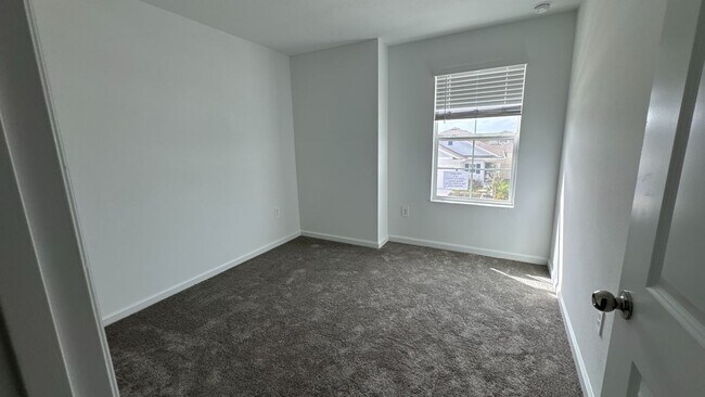 Building Photo - 3430 Howell Dr