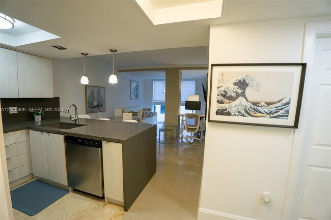 Building Photo - 2951 S Bayshore Dr