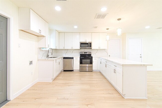Building Photo - 13619 Elm Ct