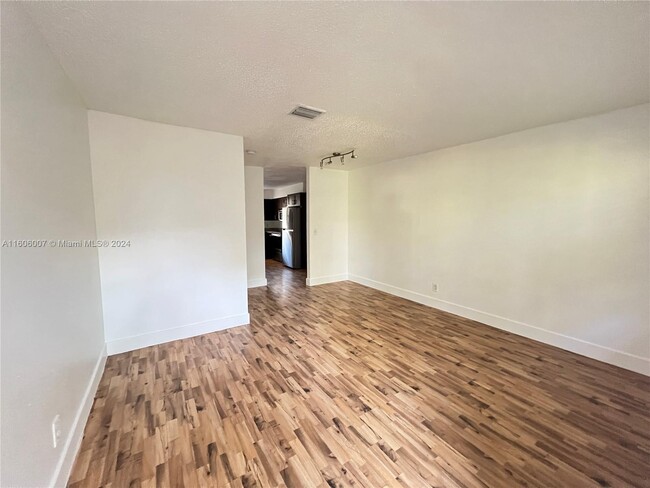 Building Photo - 1406 Arpeika St