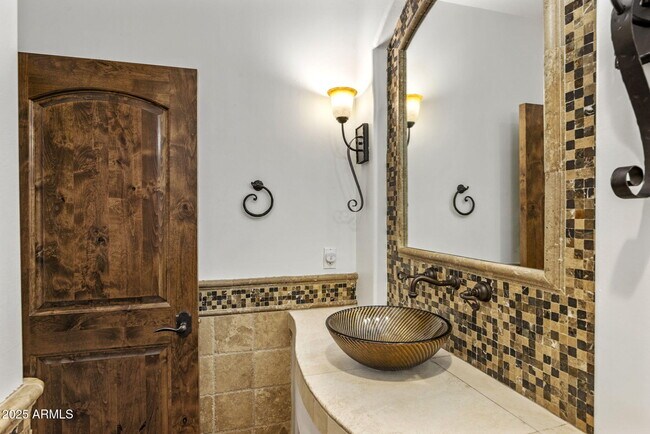 Building Photo - 9222 E Rimrock Dr