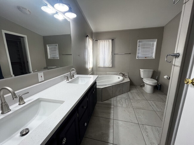 Building Photo - Pioneer