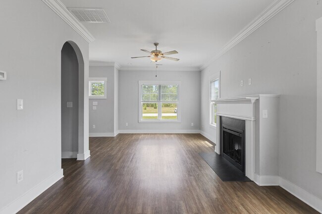 Building Photo - 318 Holbrook Ln