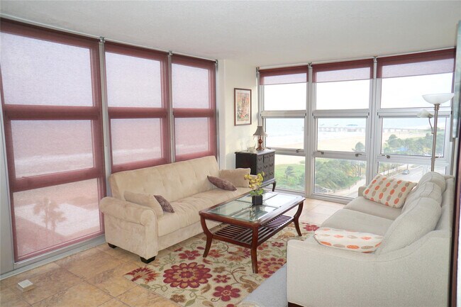 Building Photo - 525 N Ocean Blvd