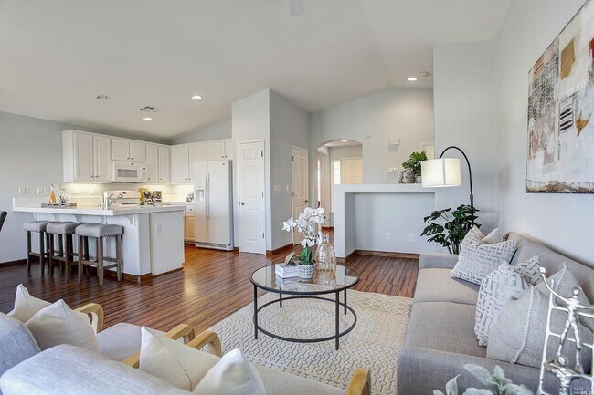 Building Photo - 377 Gold Hills Dr