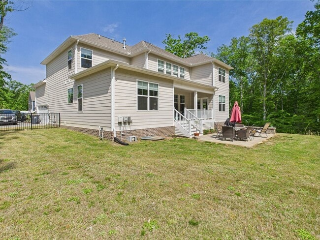 Building Photo - Stunning 5 Bedroom Home Located in William...
