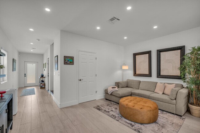Building Photo - 460 NW 27th Ave