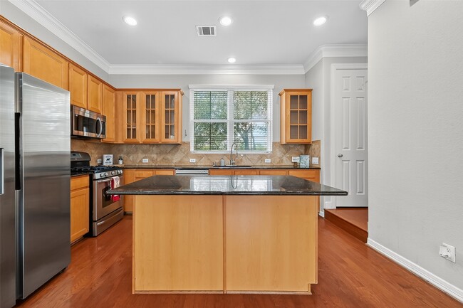 Building Photo - 3019 Clearview Cir