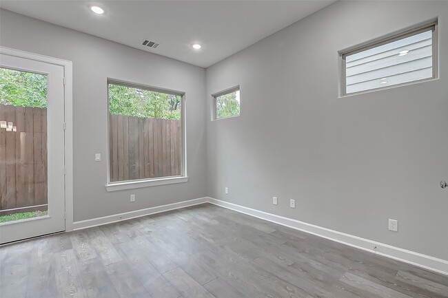 Building Photo - 5105 Pine Reach Dr