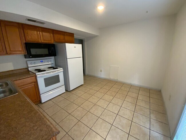 Building Photo - 1630 W Amos Dr