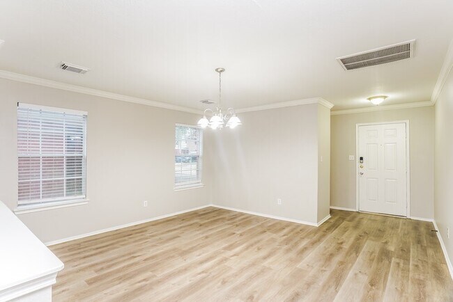 Building Photo - 5827 Clerkenwell Dr