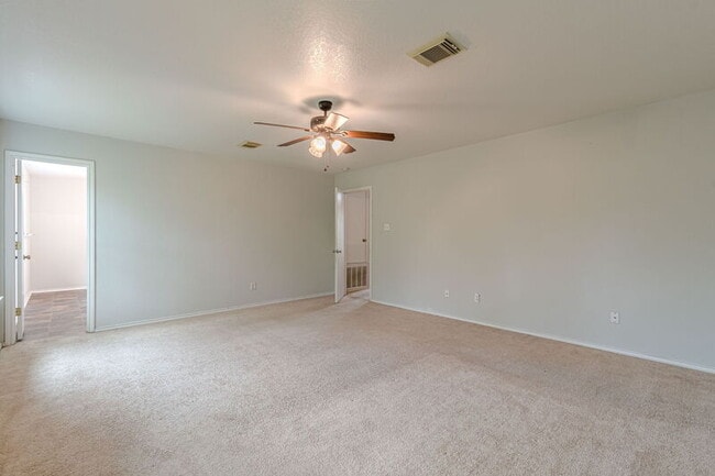 Building Photo - 164 Springtree Hollow