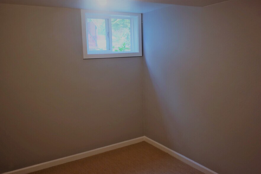 3rd Bedroom - 3913 Densmore Ave N