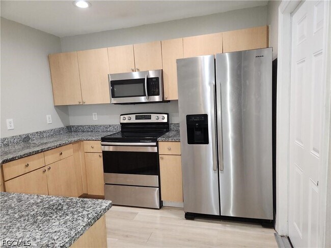 Building Photo - 827 NE 23rd Terrace