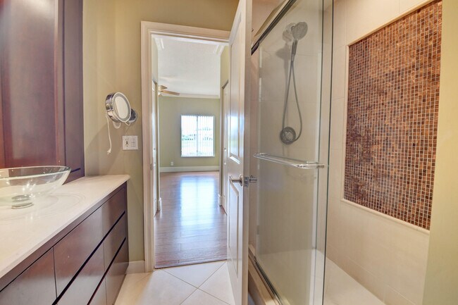 Building Photo - 23181 Fountain View Dr