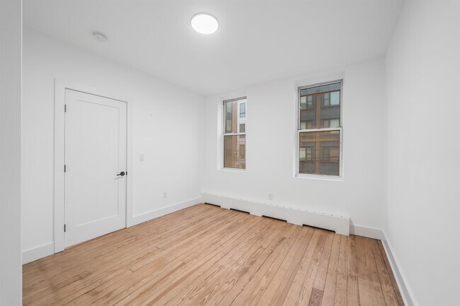 Building Photo - 500 Monroe St