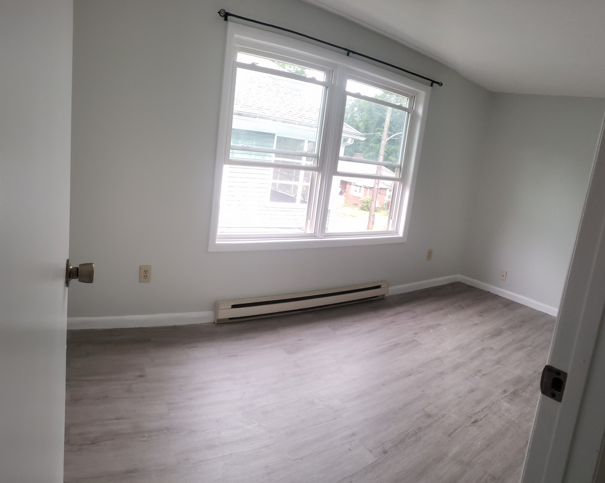 Small Bedroom - 80 Wall St