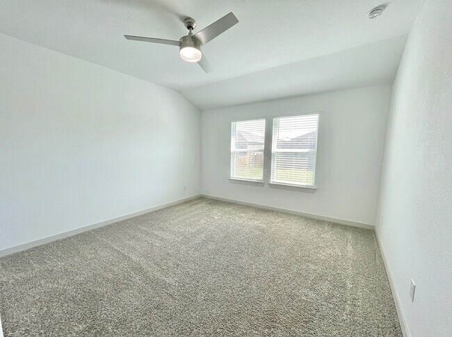 Building Photo - 6811 Fleetwood Crescent Wy